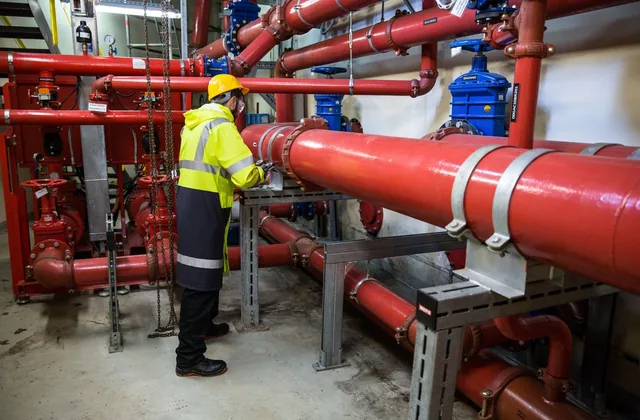 Работник ЖКХ