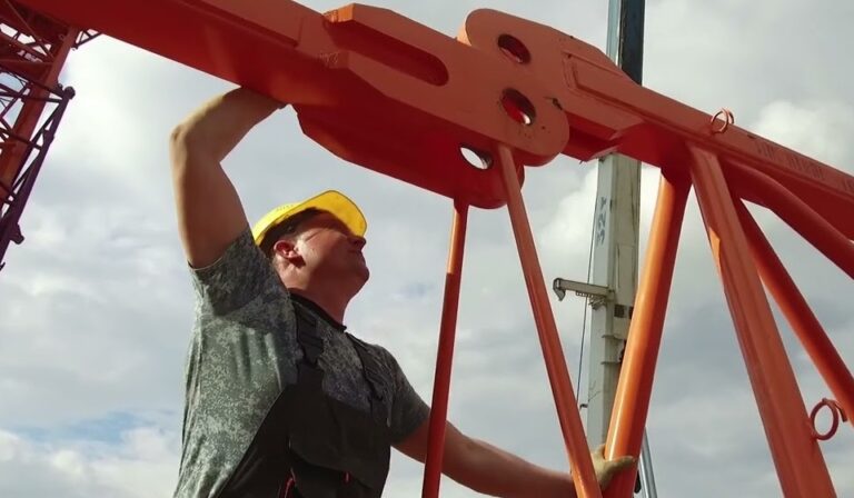 Как проходит день монтажника башенных кранов?