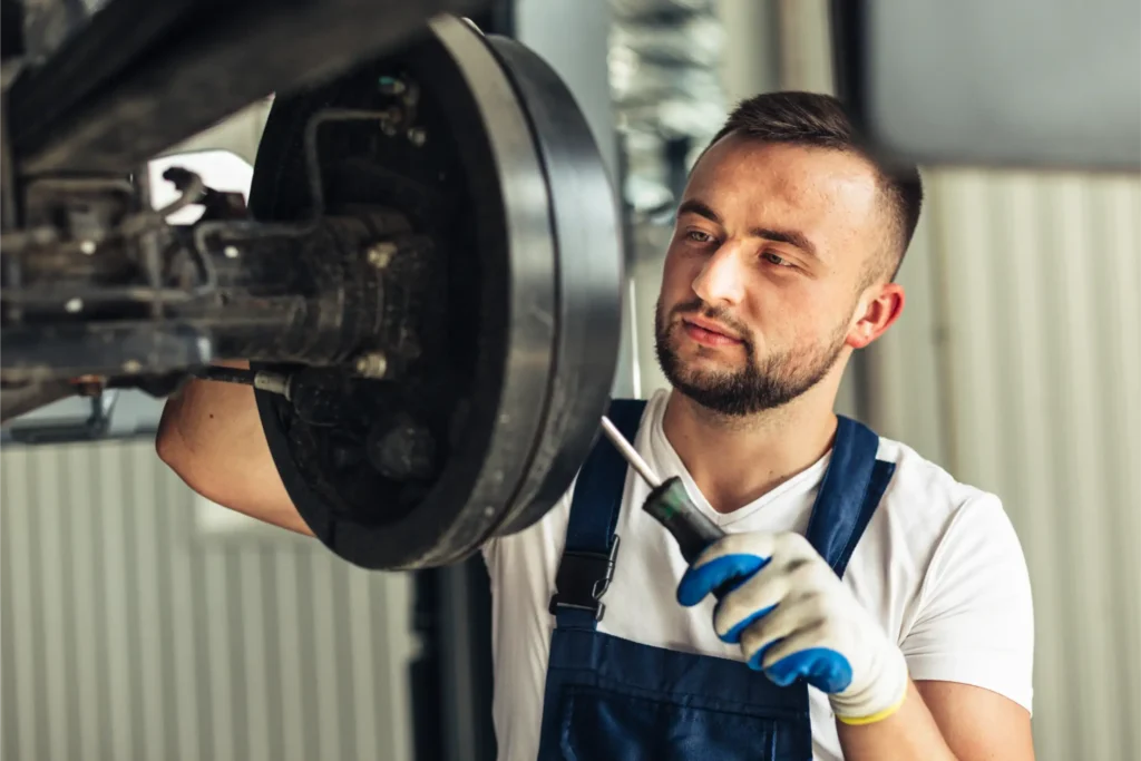 Работа автослесарем: правда о доходе и скрытых сложностях