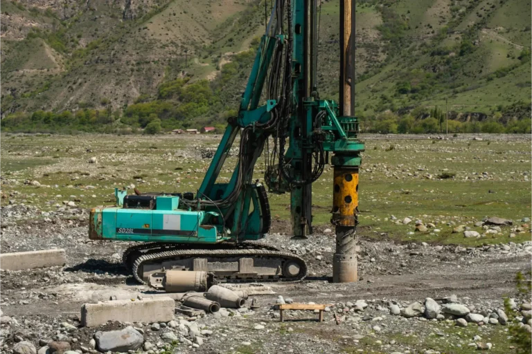 Профессия бурильщик: обязанности, требования и зарплата в 2026 году