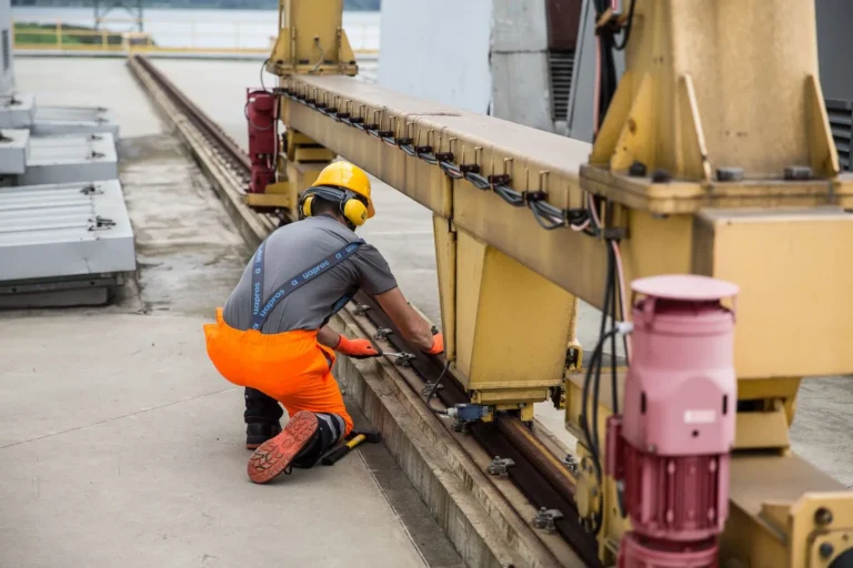 Самые частые причины аварий на кранах и как их избежать