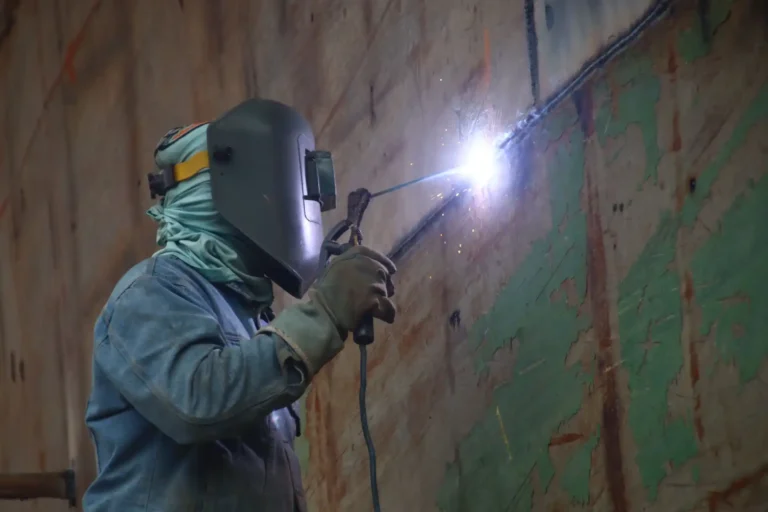 Электрогазосварщик: когда нужны сразу два вида допуска