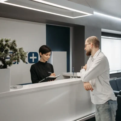 Администратор медицинского центра